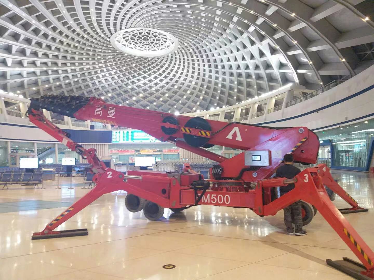 直臂式高空作业平台：特点、优缺点及适用场景详解